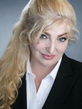 Meet your Posher, Elizabeth